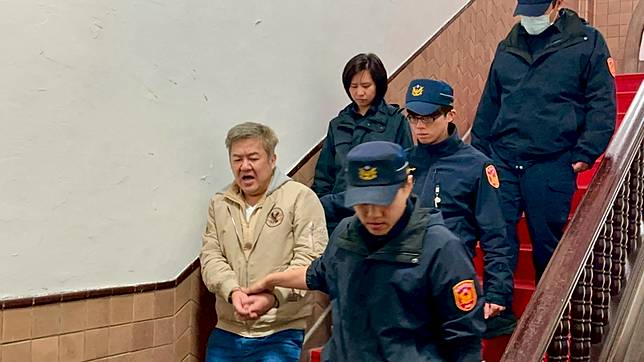前遠航董事長張綱維改遭羈押後，神情憤怒。侯柏青攝
