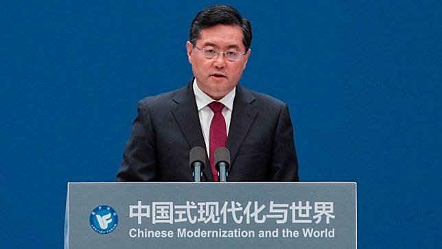 中國國務委員兼外交部長秦剛4月21日在上海出席「中國式現代化與世界」藍廳論壇開幕式發表主題演講。路透社