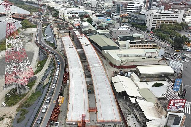 平實重劃區新建案每坪均價來到57.9萬元，較2024年同期成長4.9%，穩居台南房價之首。(圖片來源/台南市政府臉書)