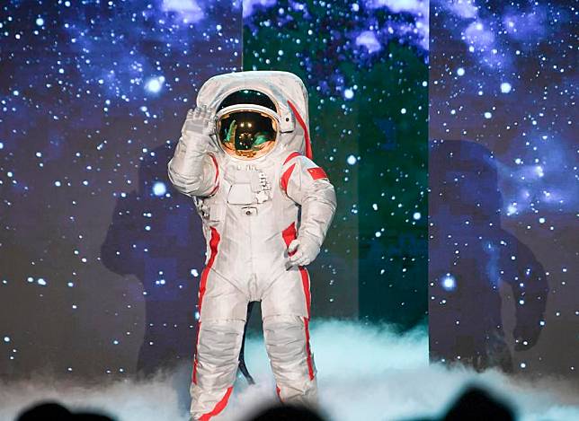 This photo shows the exterior design of China's moon-landing spacesuit during the third Spacesuit Technology Forum in southwest China's Chongqing Municipality, Sept. 28, 2024. (Xinhua/Wang Quanchao)