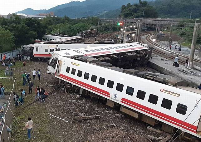 2018年台鐵普悠瑪列車翻覆，造成18死、291傷。（圖：資料照）