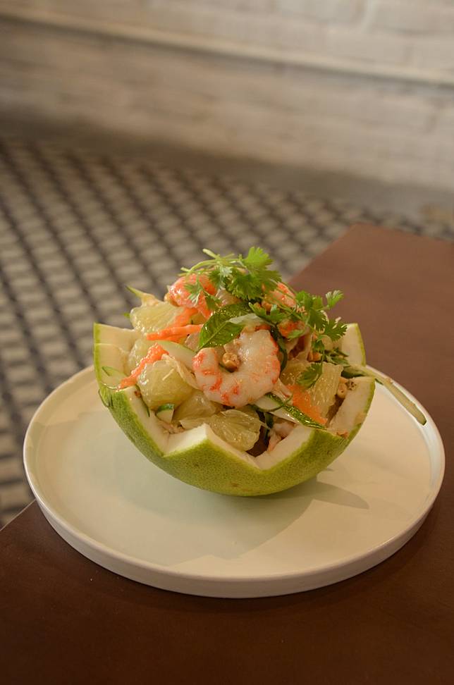 ▲文旦搭上鮮蝦及各種生菜，就變身成為美味的水果鮮蝦沙拉（圖/Shutterstock）
