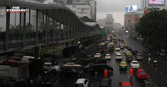 กรมอุตุฯ เตือนประชาชนทั่วไทยระวังภัยจากฝนตกฟ้าคะนอง ส่วน กทม. เสี่ยงฝนร้อยละ 60 ของพื้นที่