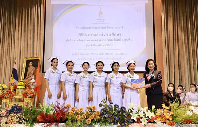 จุฬาภรณ์ จัดพิธีมอบขีดหมวกพยาบาล-เข็ม บัณฑิตรุ่น 3