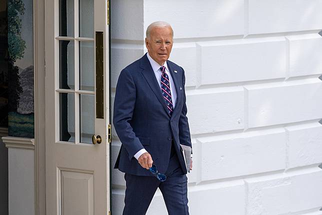 U.S. President Joe Biden heads toward the press to speak before boarding Marine One at the White House in Washington, D.C., the United States, Sept. 16, 2024. (Xinhua/Hu Yousong)