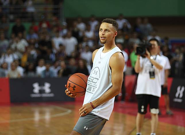 Stephen Curry shows off basketball skills on Asia tour in SW China’s Chengdu