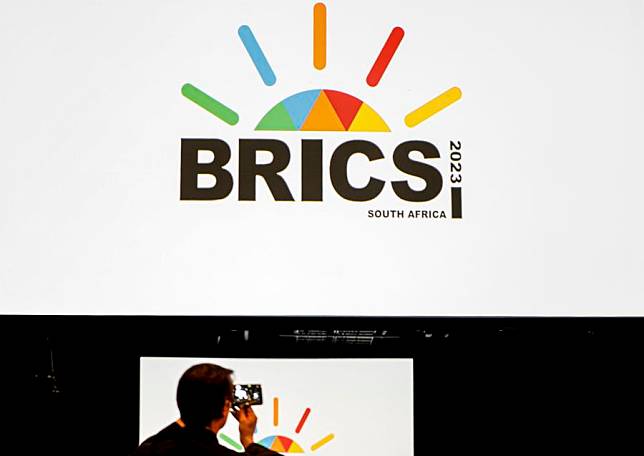 A man takes photos at the media center of the 15th BRICS Summit in Johannesburg, South Africa, Aug. 21, 2023. (Xinhua/Li Yahui)