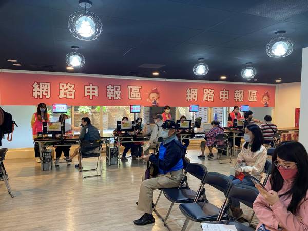 因CPI累計漲幅達調整門檻，明年退職所得免稅額將調高5.5%，後年報稅適用。(記者鄭琪芳攝)