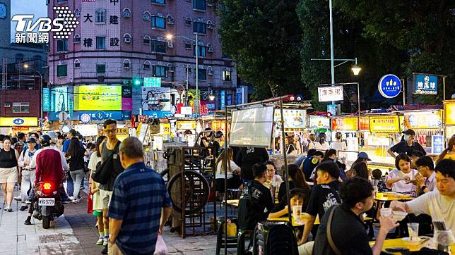 男友連吃路邊攤都著急算錢，網友崩潰分手。（示意圖／shutterstock達志影像）