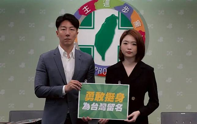 今召開「藍白破壞民主大集合 426挺違法？站作弊？」記者會。