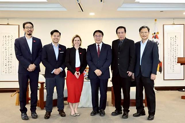 ▲英國在台辦事處新任代表包瓊郁履新後首次拜會台南市長黃偉哲，雙方就文化、經濟等議題進行深入交流。（圖／南市府提供）