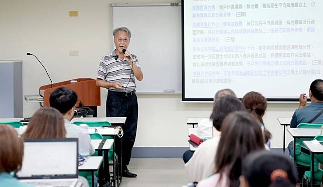 崑大房管系助理教授姚希聖進行國土計畫專題演講，提升學員對國土相關知識的掌握。　（崑大提供）