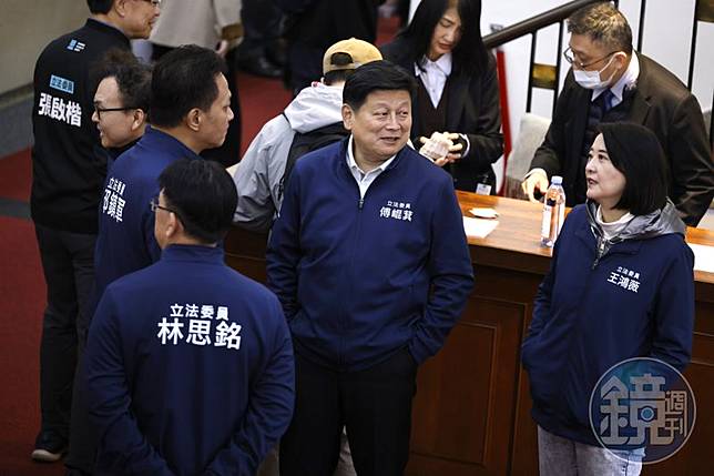 罷免國民黨花蓮立委傅崐萁二階段連署接近達標門檻之際，發現有超過千份連署單格式錯誤。（本刊資料照）