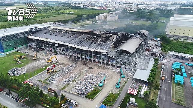 明揚國際屏東工廠發生大火。（圖／TVBS）