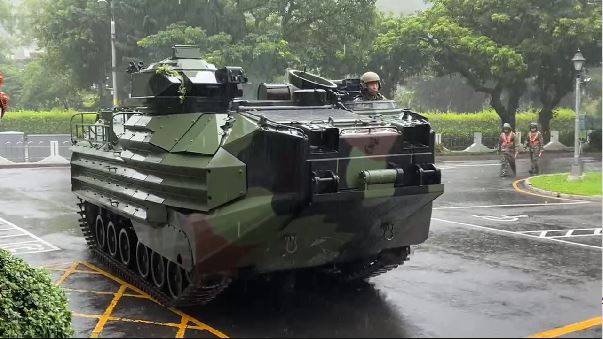 因應海葵颱風挾帶豪大雨，國軍派駐２輛ＡＡＶ７（兩棲突襲車）進駐蘇澳。（蘇澳鎮公所提供）