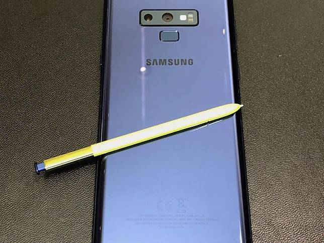 三星於去年8月9日正式發表旗艦機款Galaxy Note 9、內建支援藍牙功能的SPen手寫筆。(圖／記者黃敬淳攝)