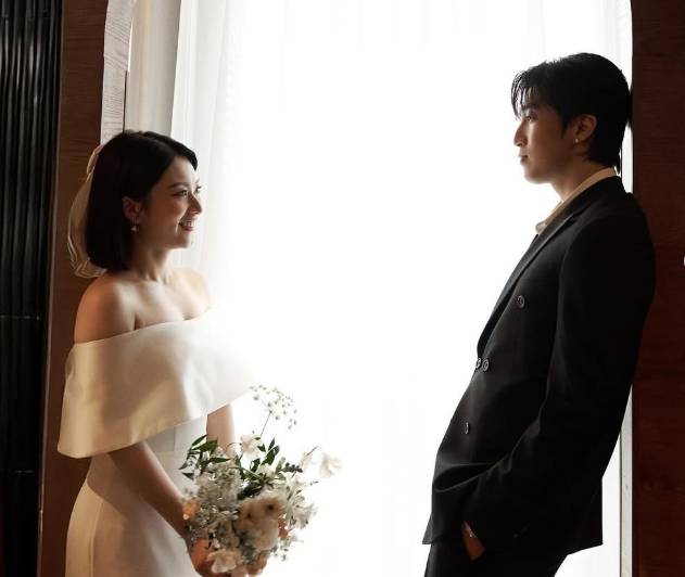 婁峻碩（右）與焦凡凡開心宣布結婚的好消息。（圖／翻攝自焦凡凡 IG）