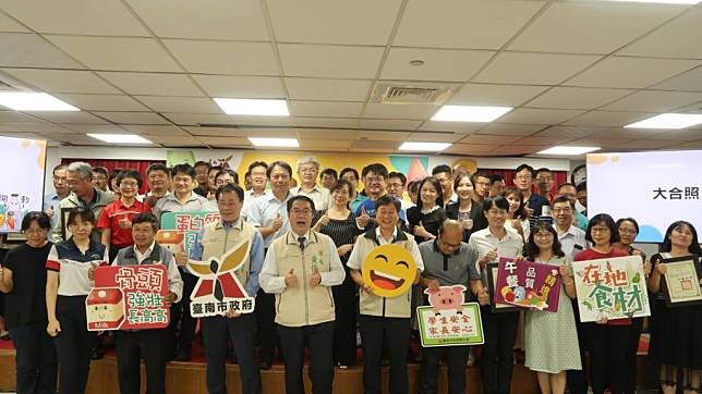 台南市教育局舉辦「校園健康體適能及飲食教育行動計畫」成果發表會。（記者施春瑛攝）