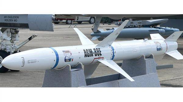 AGM-88反輻射飛彈。維基百科