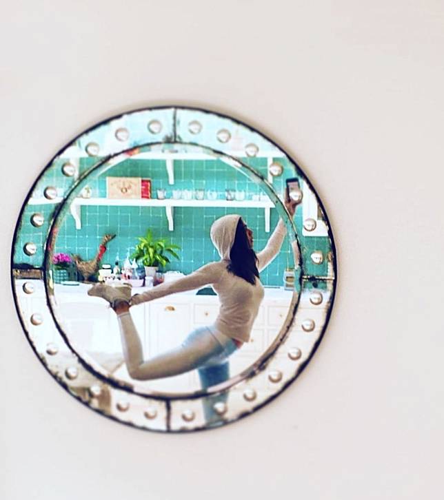 海莉艾特沃曾在 IG 上分享皮拉提斯照片，並稱自己為教練！圖片來源：<a href=