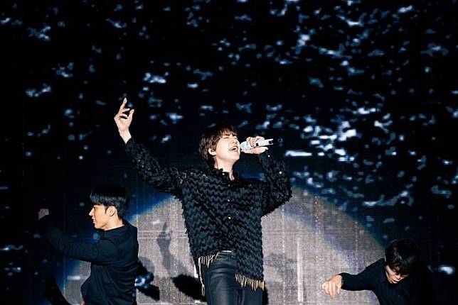  韓團Super Junior成員圭賢（中）4、5日一連兩天在新 北市工商展覽中心舉辦個人演唱會Restart，為粉絲帶 來多首抒情歌。 （D-SHOW提供） 中央社記者葉冠吟傳真 113年5月5日