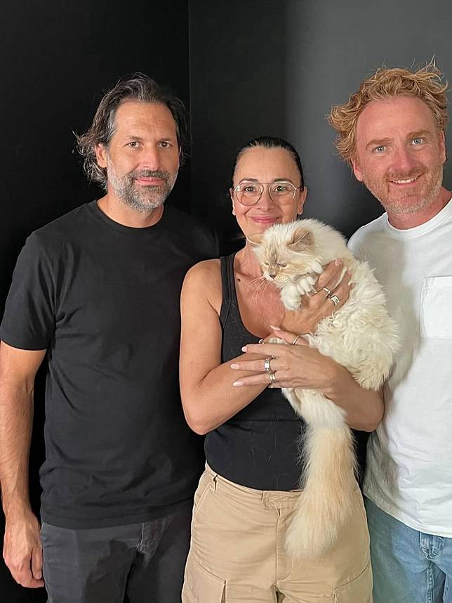 Choupette目前由前管家法蘭索瓦絲卡科特（中）照顧。（翻攝choupetteofficiel IG）
