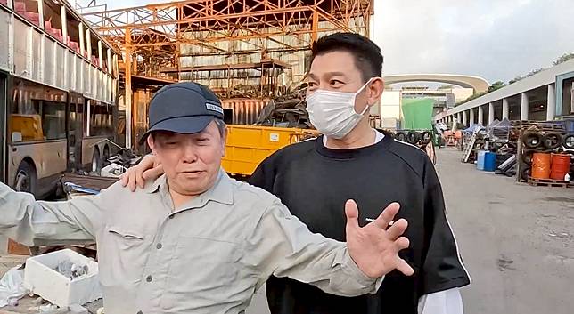 《焚城》出品人兼監製的江志強（左）相信，只要有好作品，觀眾一定會入戲院欣賞。