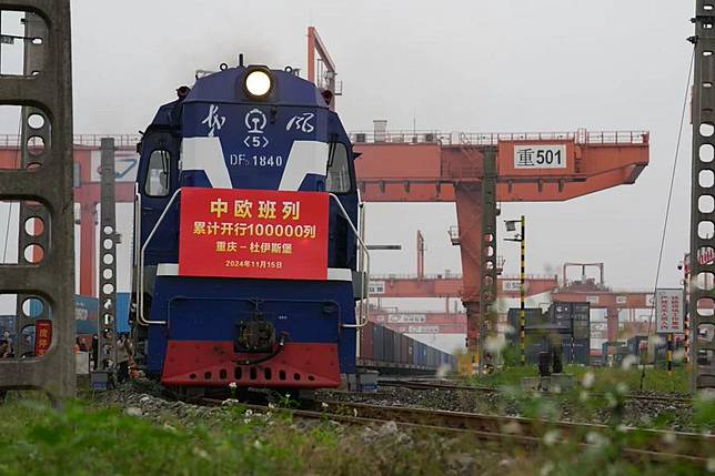 The 100,000th China-Europe freight train, coded X8083, departs from the Tuanjiecun Station in Chongqing, southwest China, Nov. 15, 2024. (Xinhua/Xing Guangli)