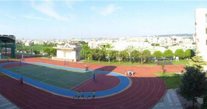 國小畢典「只看直播」家長氣炸投訴 校方揭原因：改戶外搭棚舉辦 | CTWANT | LINE TODAY