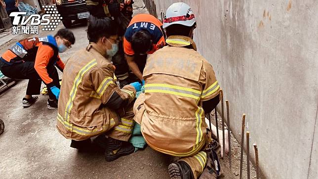 台南今（15）日下午2時許發生一起墜樓意外。（圖／TVBS）
