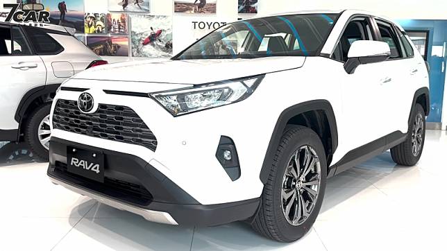 提供擴增實境導航、影音串流服務　2024 年式 Toyota RAV4 Drive+ Link 智能車載系統 實拍