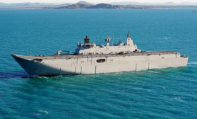 澳洲海軍現役的坎培拉號直升機護衛艦。（翻攝自美國海軍）