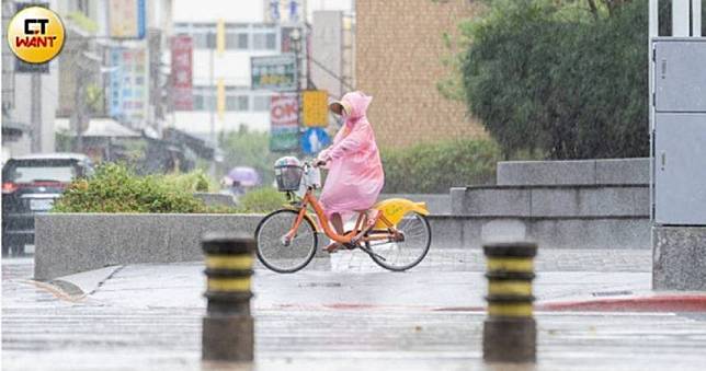 低壓雨彈明晚開炸！「4地區防豪雨」全台濕到下週　降雨趨勢一次看