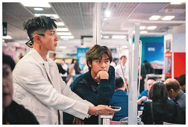陳柏霖（右）和柯震東（左）是多年好友，2024年曾各自帶作品參加坎城影展。（翻攝自柯震東Threads）