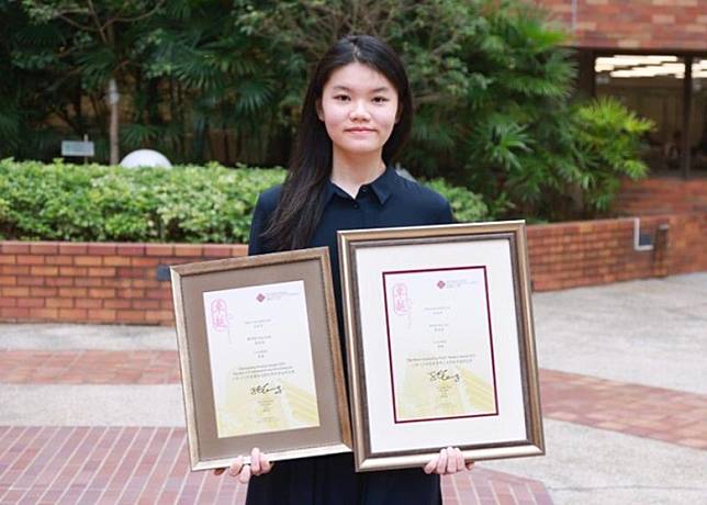 黃思霖奪得「香港理工大學最卓越學生獎」及「建設及環境學院卓越學生獎」。