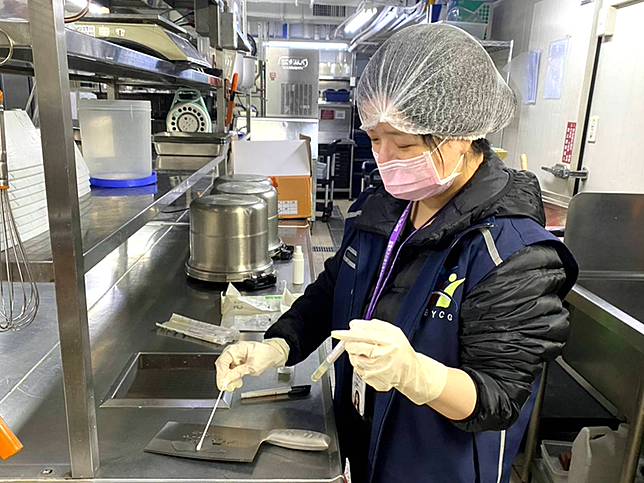 羅東某吃到飽火鍋店翻車了15人爆食物中毒