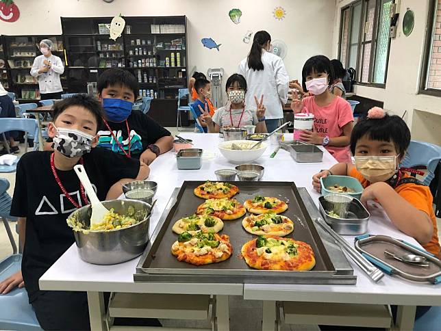 台南市教育局舉辦暑期食育營來推廣食農教育。（教育局提供）
