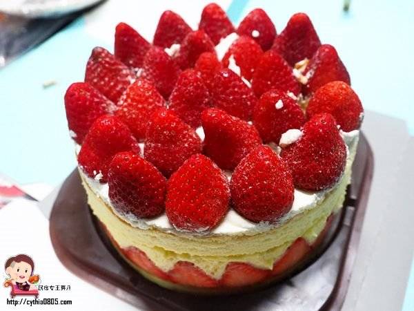 宜蘭羅東美食-米樂客宜蘭鹹蛋糕-限定草莓卡士達蛋糕超驚艷，每年我都要訂到它  (邀約) @民宿女王芽月-美食.旅遊.全台趴趴走