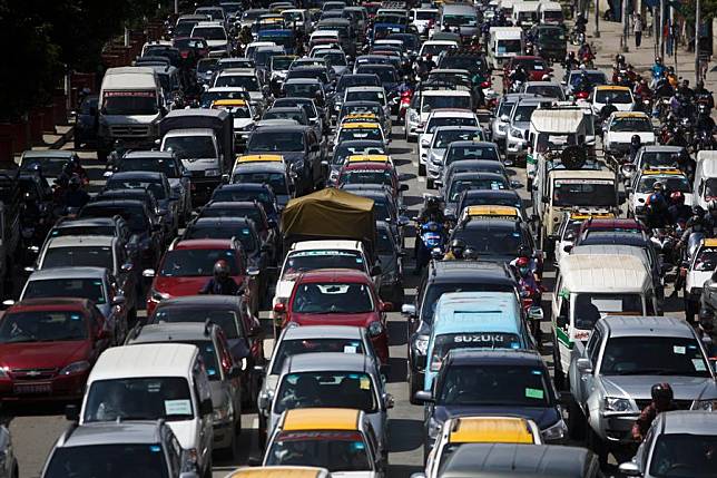 Vehicles stuck in a traffic jam at a police checkpoint in Kathmandu, Nepal, July 17, 2020. (Sulav Shrestha/Xinhua)