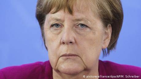 德國總理默克爾本人目前尚未對香港國安法公開表態。她的沉默也引起各方批評。
