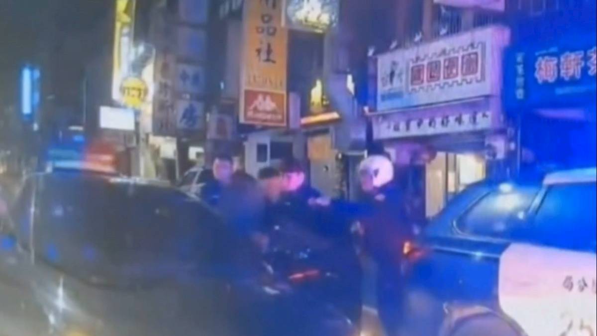 車牌遭註銷竟「兩車共用一牌」 駕駛拒檢遭警破窗逮| EBC 東森新聞| LINE TODAY