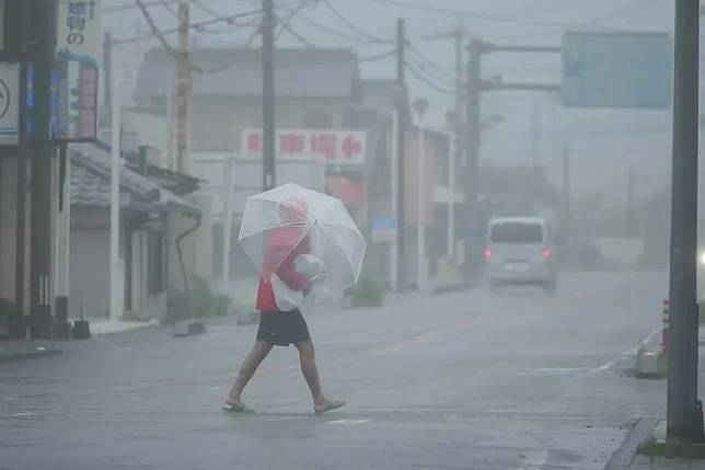    ▲隨著薔蜜颱風北上，日本東海地區、關東地區及東北地區持續受到豪雨侵襲。（圖／美聯社／達志影像）  
