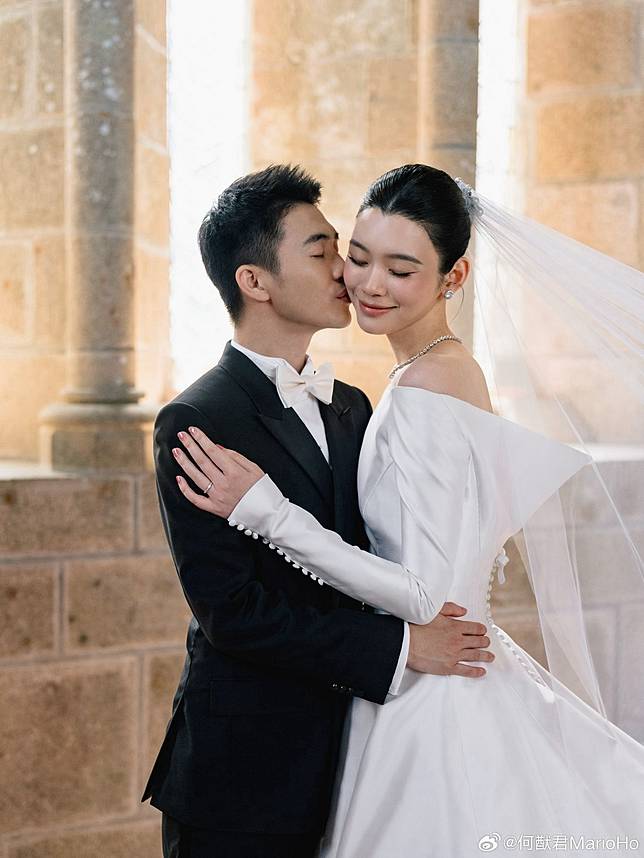 何猷君（左）實現承諾，給奚夢瑤一個盛大的婚禮。翻攝何猷君微博