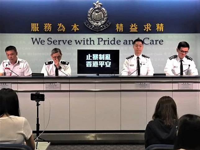 警方在理大附近拘51名自稱醫護及記者可疑人(香港警察facebook)