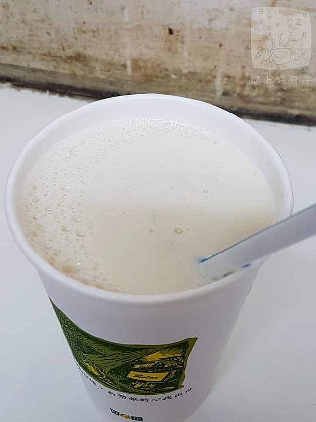 ▲豆漿濃郁帶焦香味，相當好喝。(圖/過上好日子-邱俊智) 