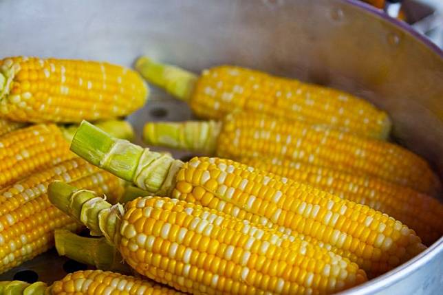 ▲煮玉米時總覺得玉米不夠入味，其實只需做好「2步驟」，玉米立刻變得又脆又香甜。（示意圖／翻攝自Pixabay）