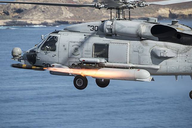 美海軍MH-60R先前試射「地獄火」飛彈畫面。（取自DVIDS網站）