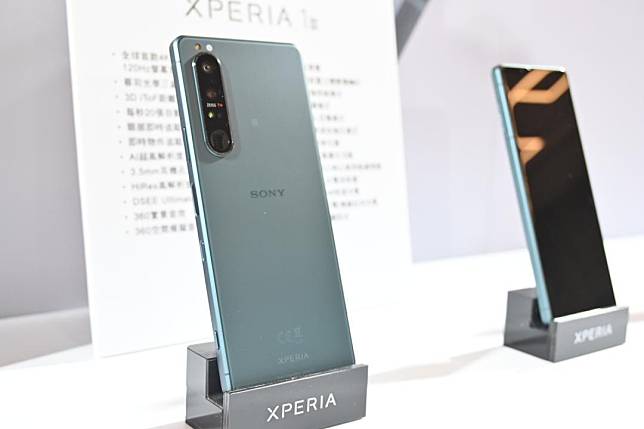 圖為 Sony 推出的 Xperia 1 III「消光綠」新色(圖／記者黃肇祥攝)