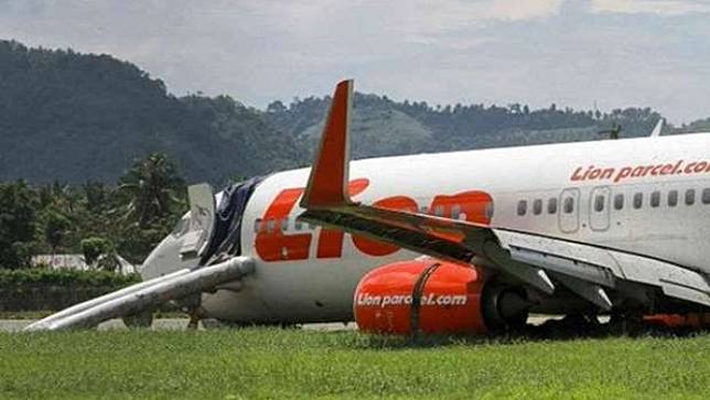 เครื่องบินไลออนแอร์ไถลออกนอกทางวิ่งที่ท่าอากาศยานในอินโดนีเซีย