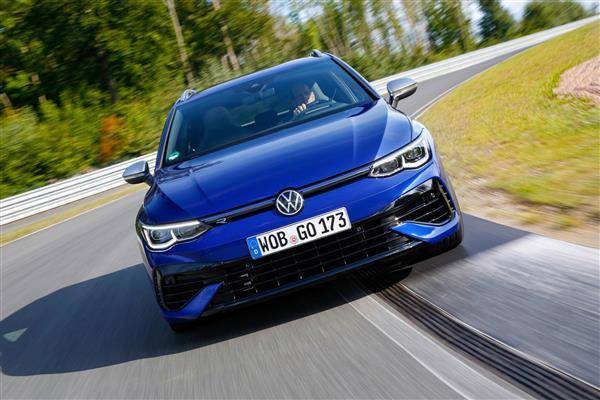 盼啊盼！終於把Volkswagen Golf R Variant性能旅行車盼來了，售價206.8萬元的它是歐系非豪華品牌中高性能旅行車。(圖片來源/Volkswagen)